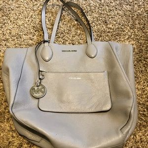 Michael Kors large tote/pouch set